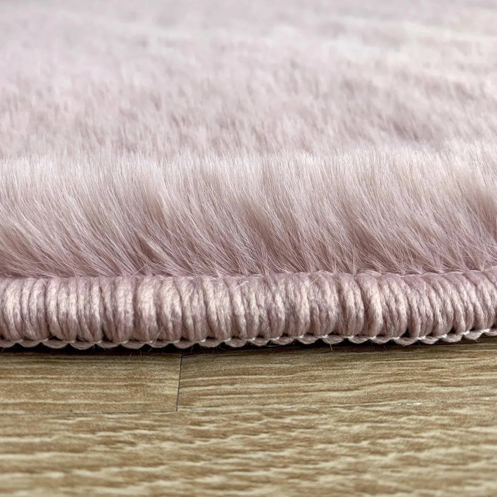Covor Tip Blanita, roz, rotund, antiderapant - EmaCarpets