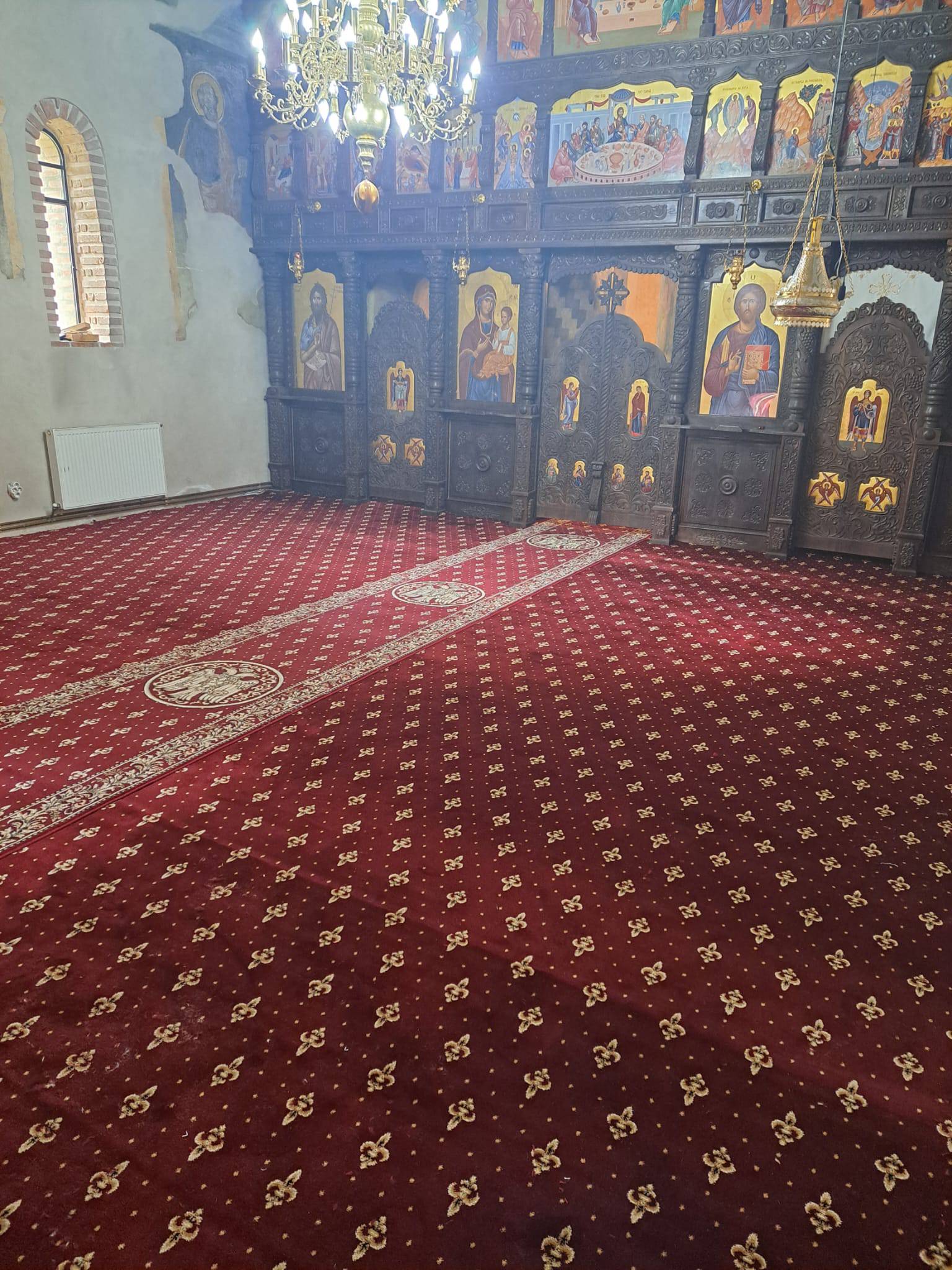 Mocheta Biserica crini 15033, rosu - EmaCarpets