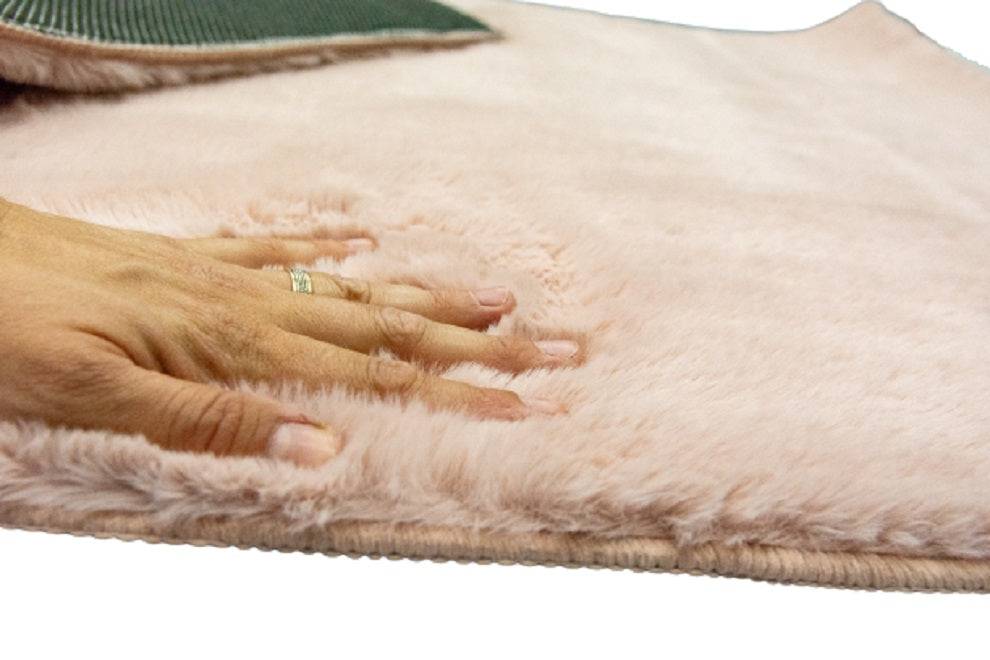 Covor Tip Blanita, roz, antiderapant - EmaCarpets