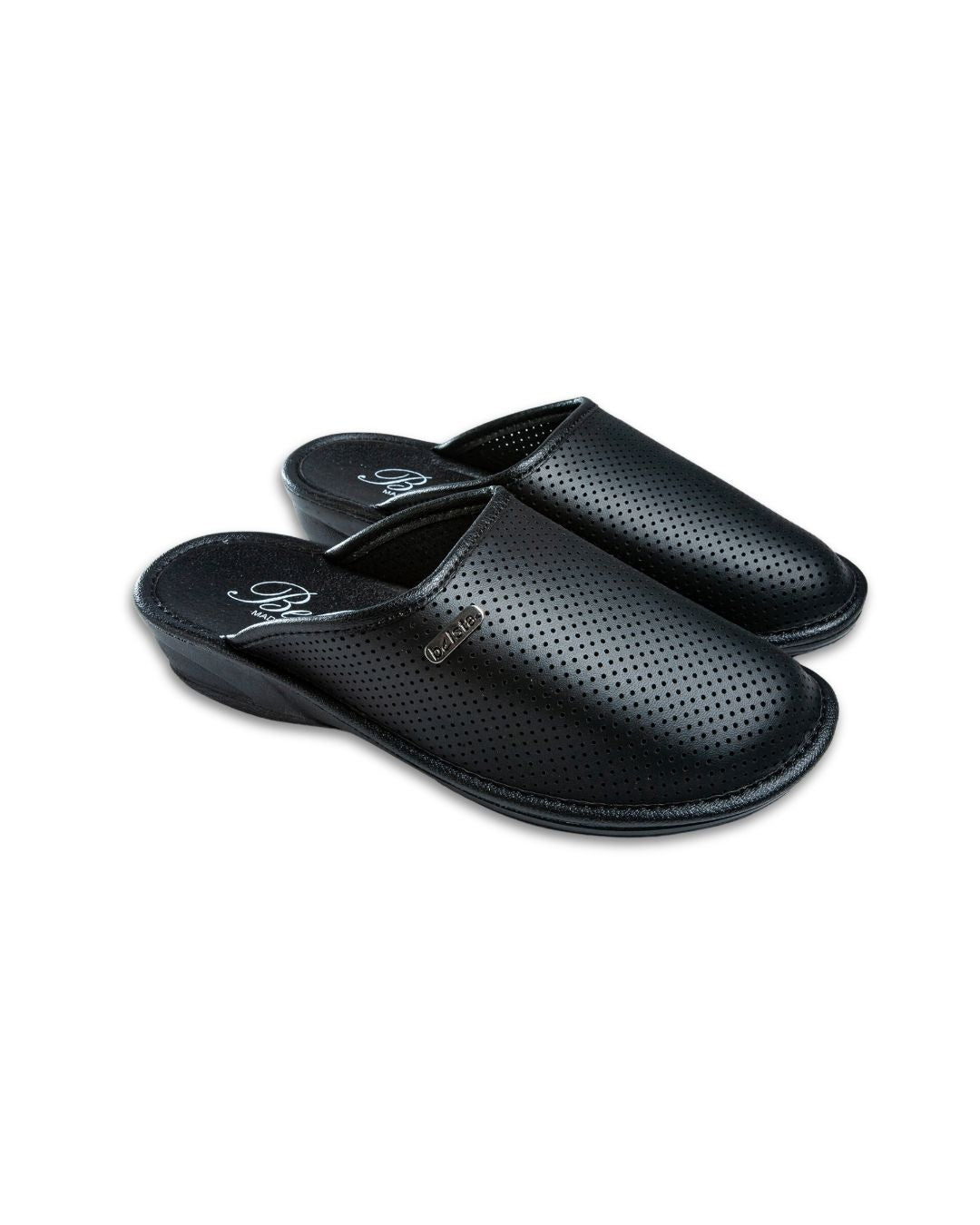 Papuci din piele perforata