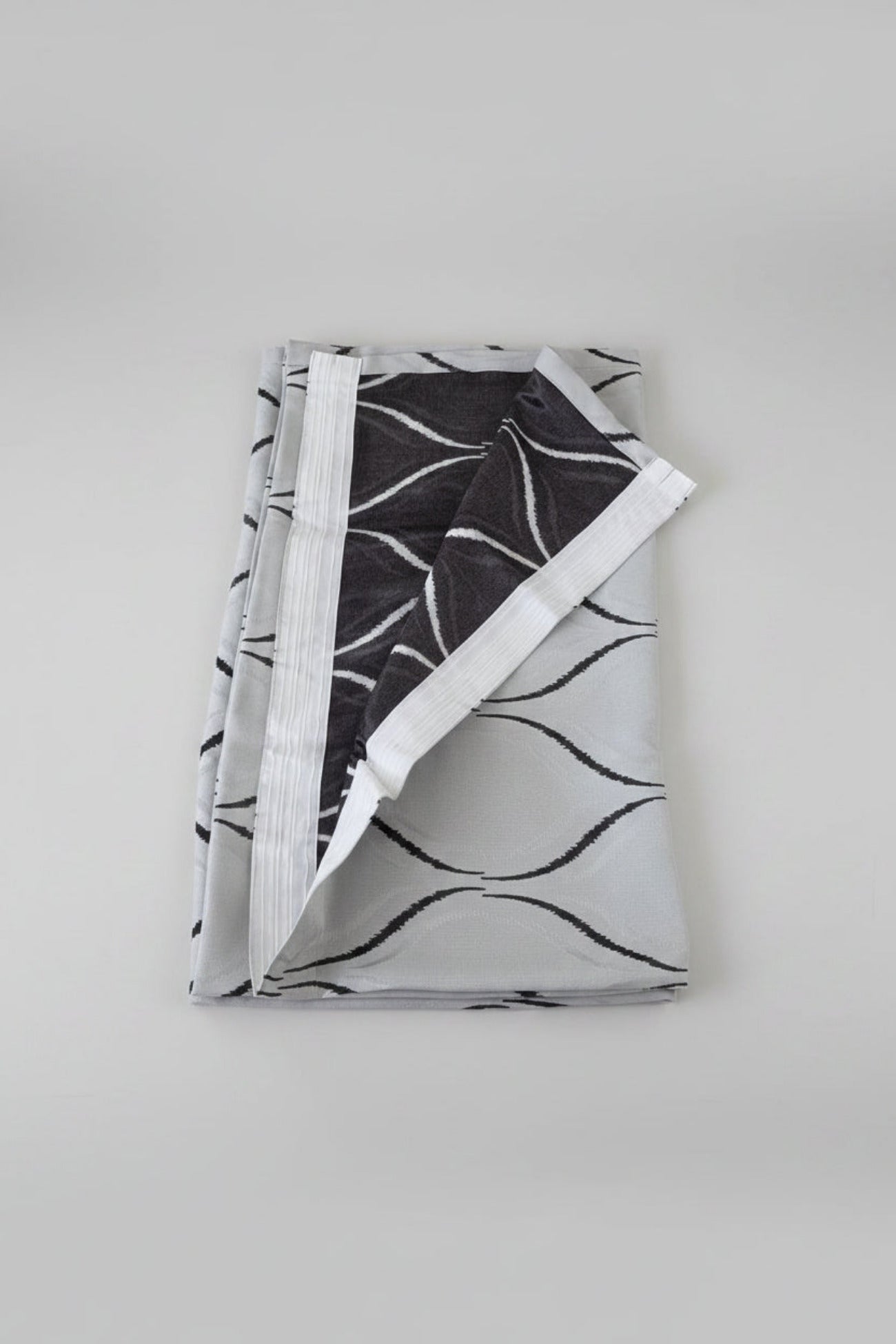 Draperie Blackout Gri 150x250 cm – Set 2 Bucăți, Gata Lucrată cu Rejansă - EmaCarpets